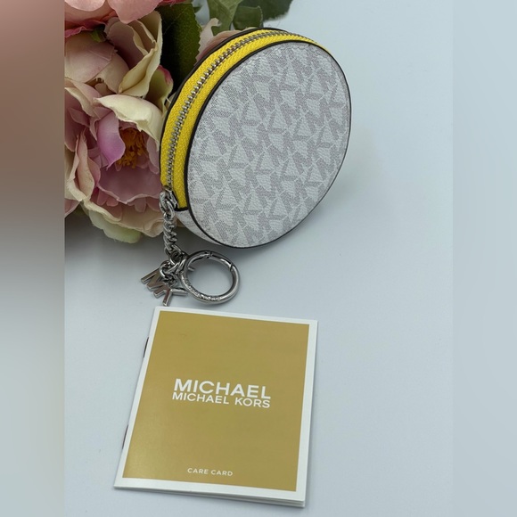 Michael Kors Jet Set Round Coin Pouch Key Ring - Picture 3 of 8